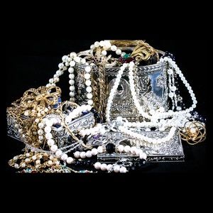 5 Costume Jewelry items